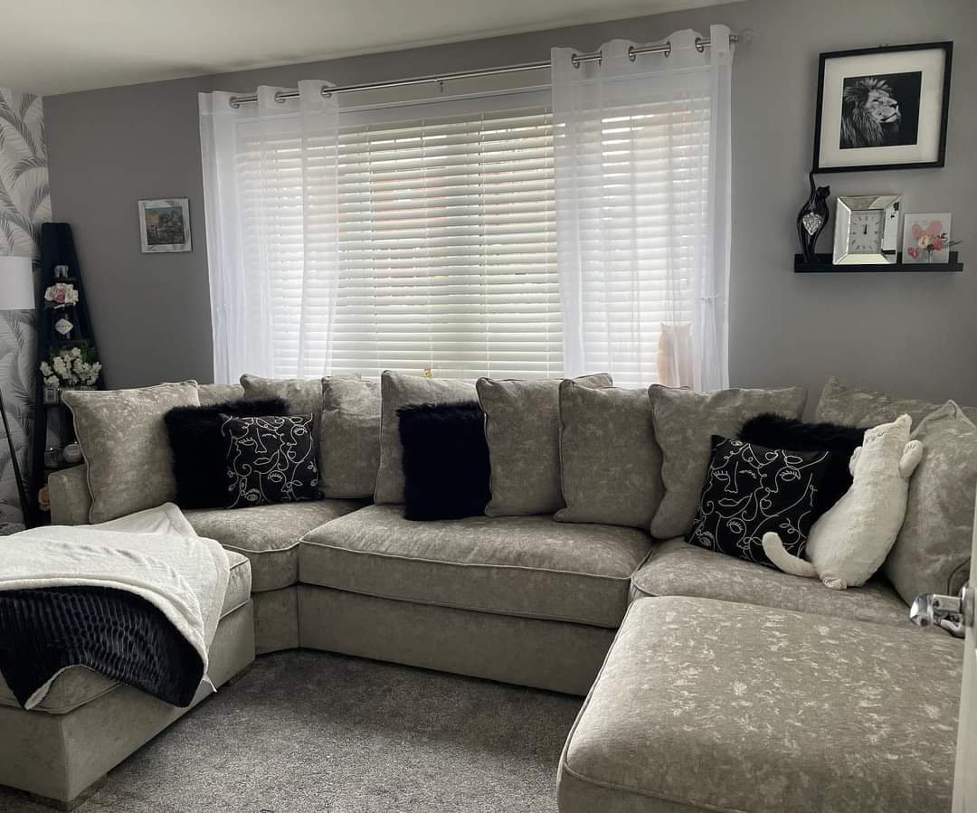 Large Bishop U-Shape Sofa with removable 2x Large stools, high/scater back cushions